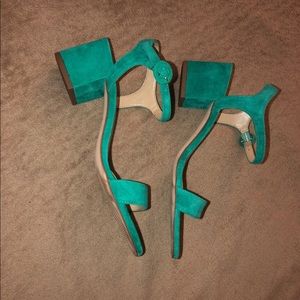 Ann Taylor low sandal heels